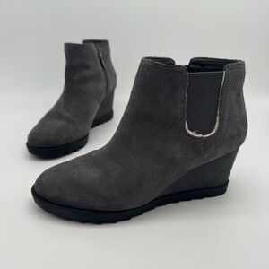 Koolaburra Ugg Gray Suede Leather Wedge Bootie Size 8